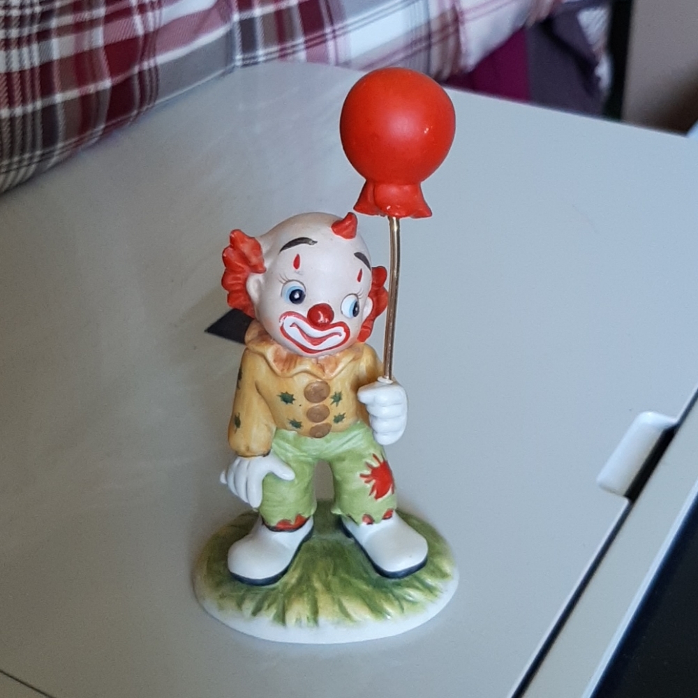Vintage Lefton China Clown with balloon
